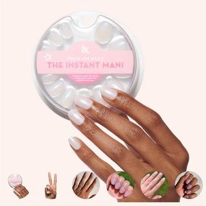 Extra Short “Pink Goldfish” Olive & June Press-On Nails